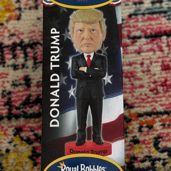 DONALD TRUMP - ROYAL BOBBLES - Limited Edition Figure NWOT - Picture 9 of 9